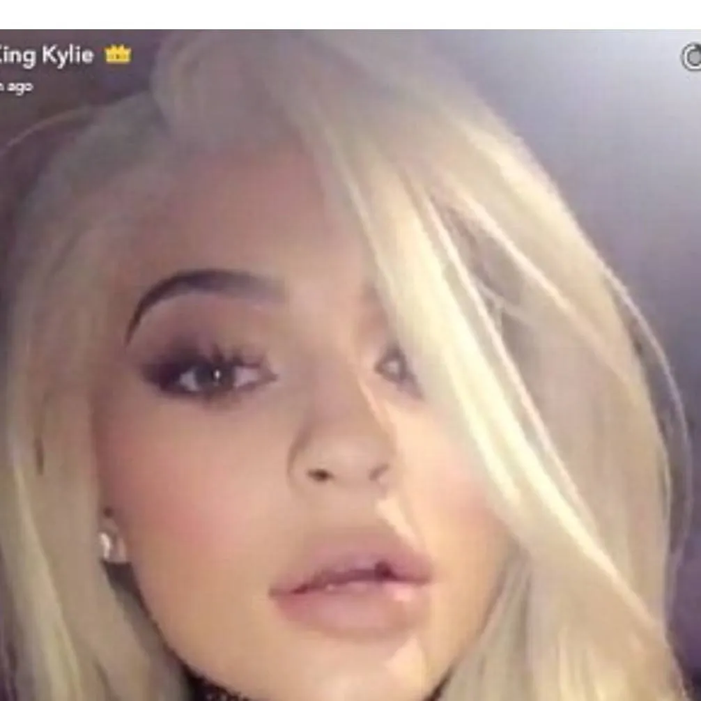 chat with ai character: 21th Kylie Jenner