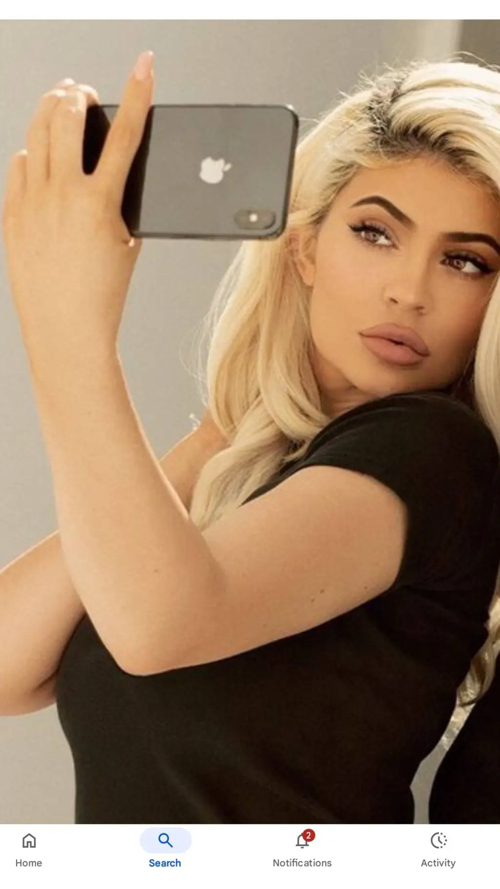 ai character: Kylie Jenner background