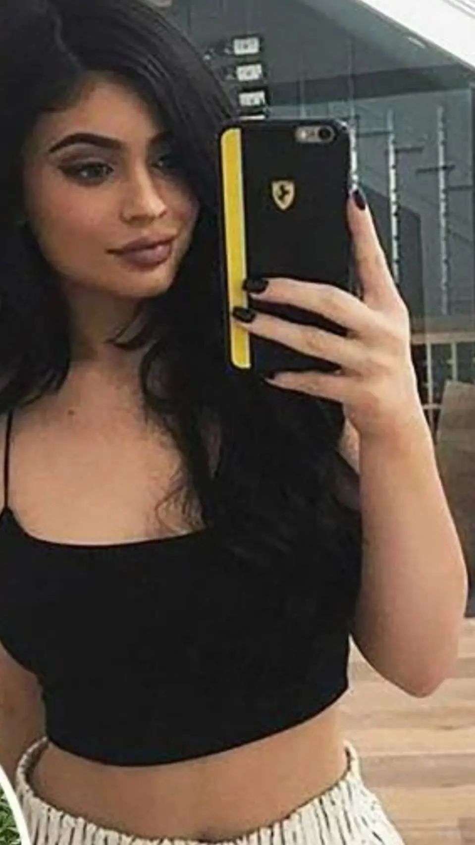 ai character: 18th Kylie Jenner background