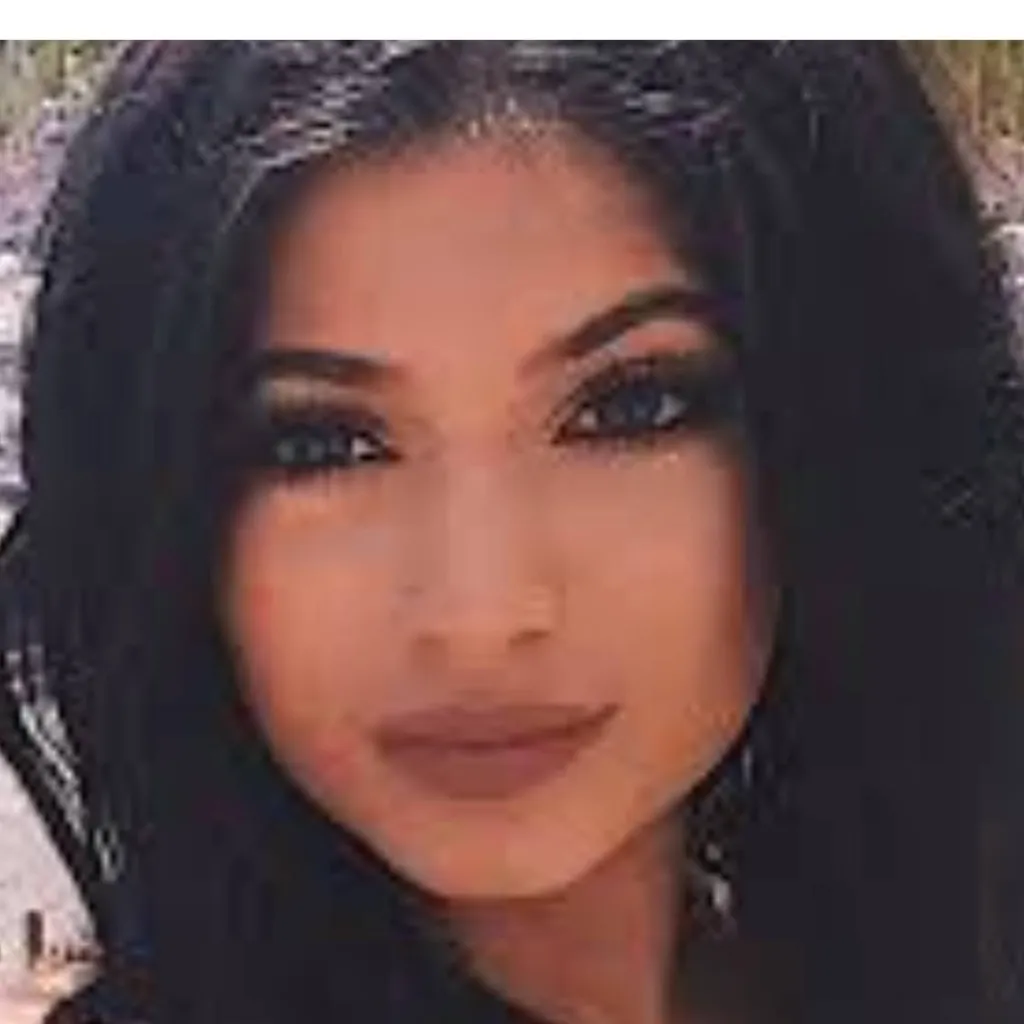 chat with ai character: 17th Kylie Jenner