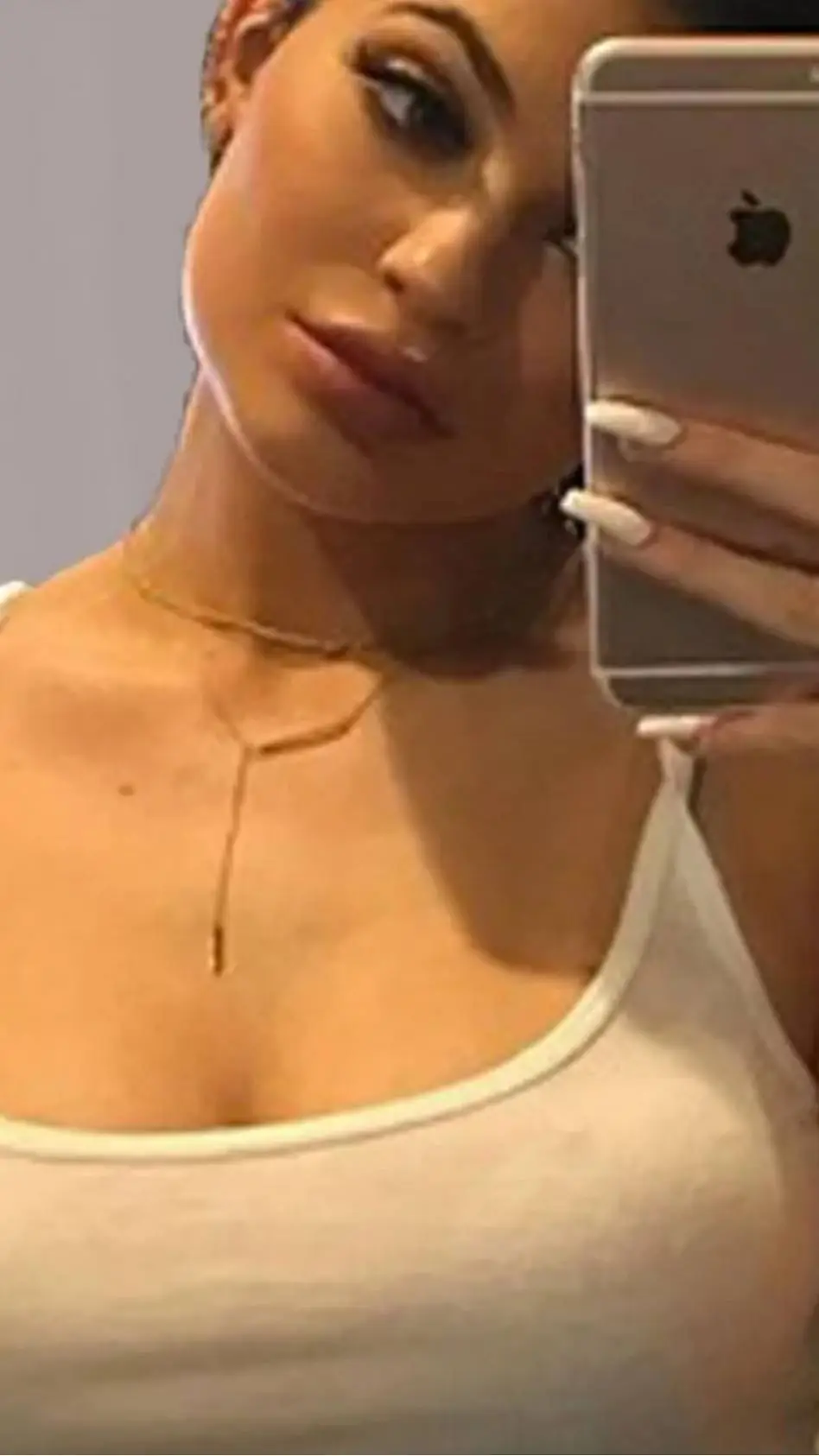 ai character: 18 Kylie Jenner  background