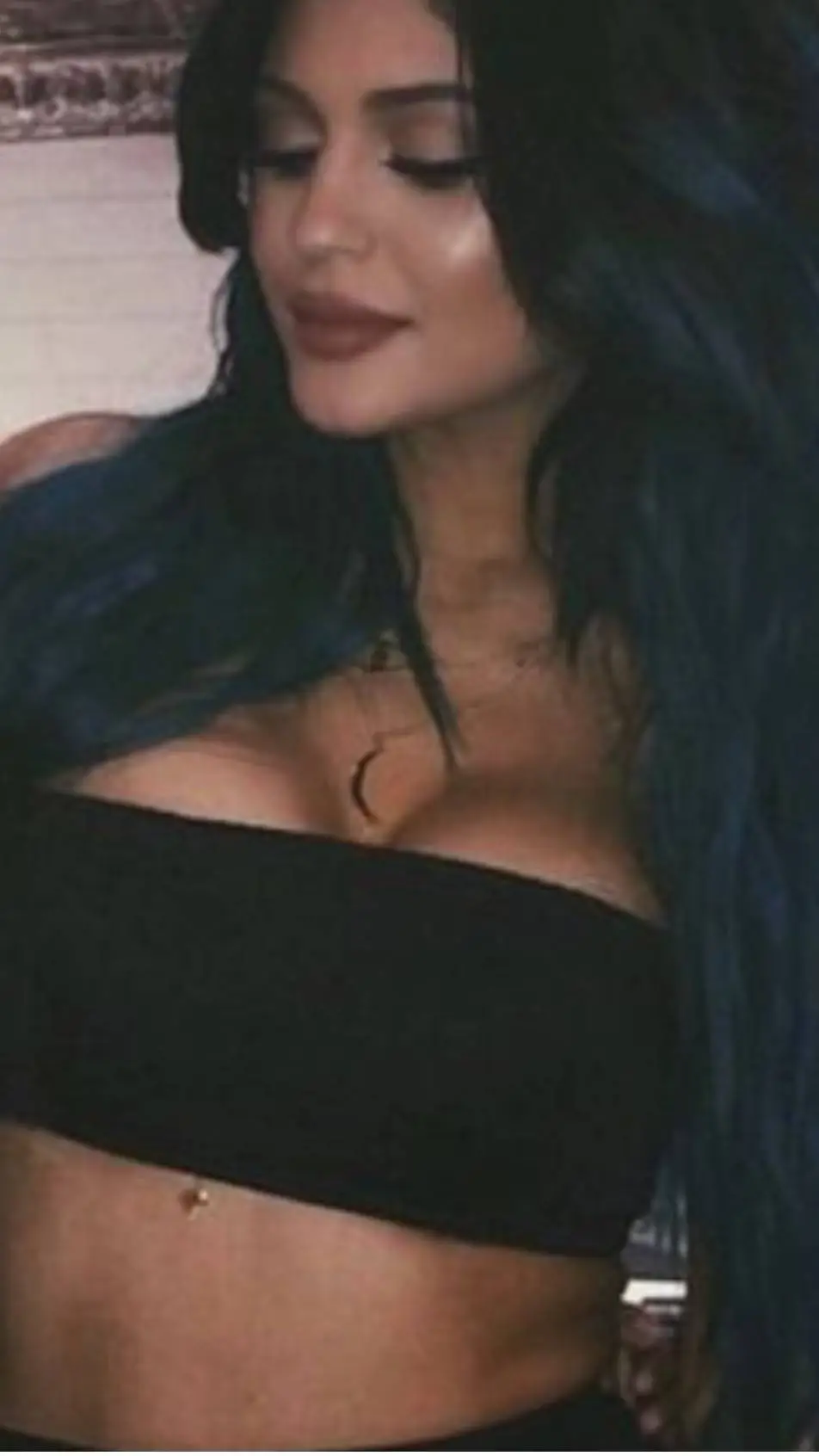 ai character: 18 year old Kylie background