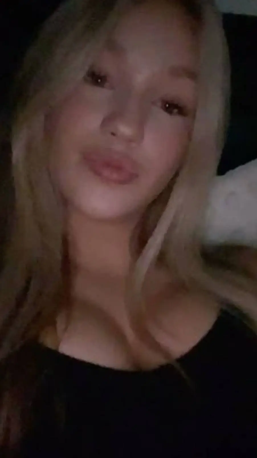 ai character: Emma background