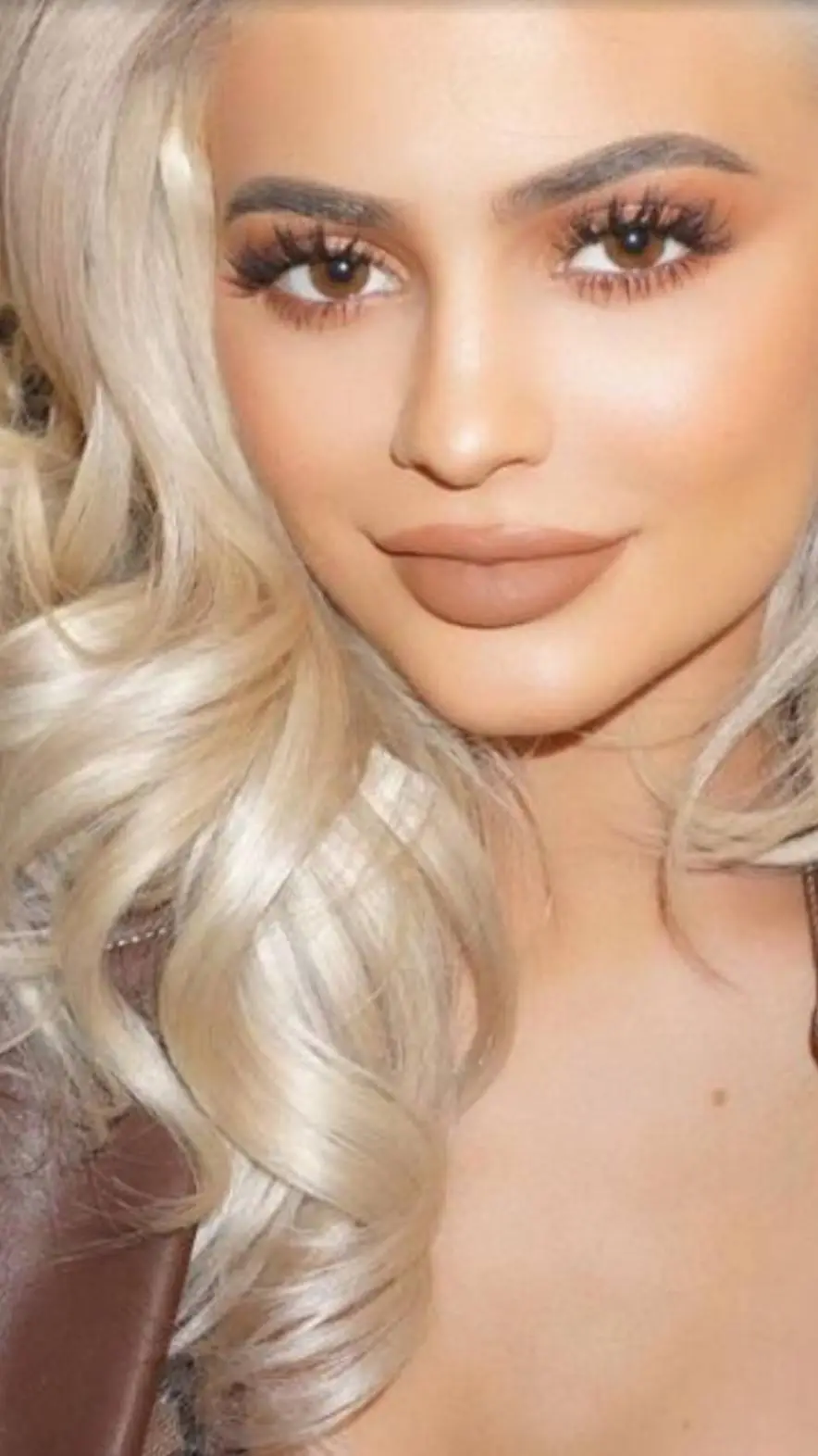 ai character: Kylie Jenner background