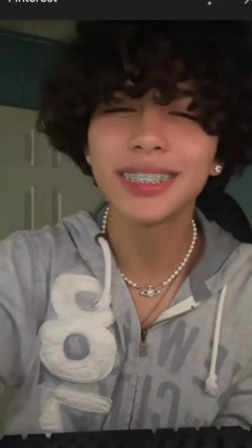 ai character: Rori Vega Vandella background