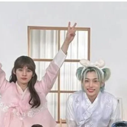 chat with ai character: Skz sleepover 