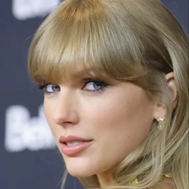 chat with ai character: Taylor 