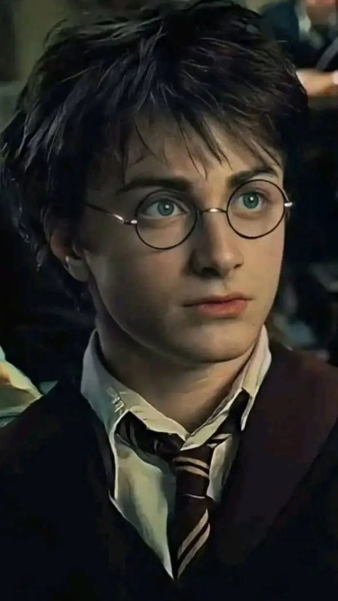 ai character: Harry Potter⚡️ background