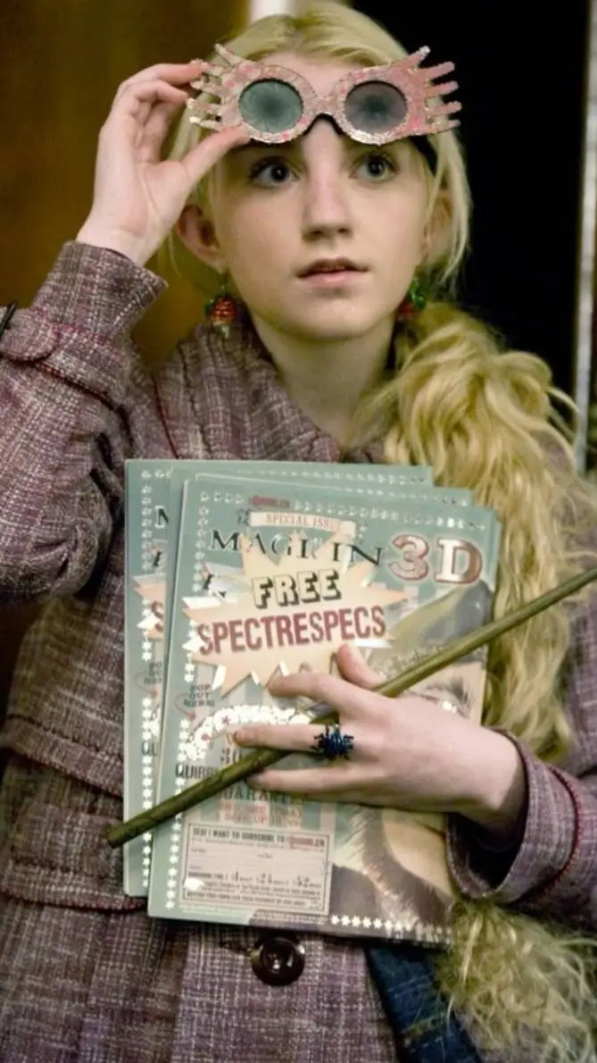 ai character: Luna Lovegood🦊 background