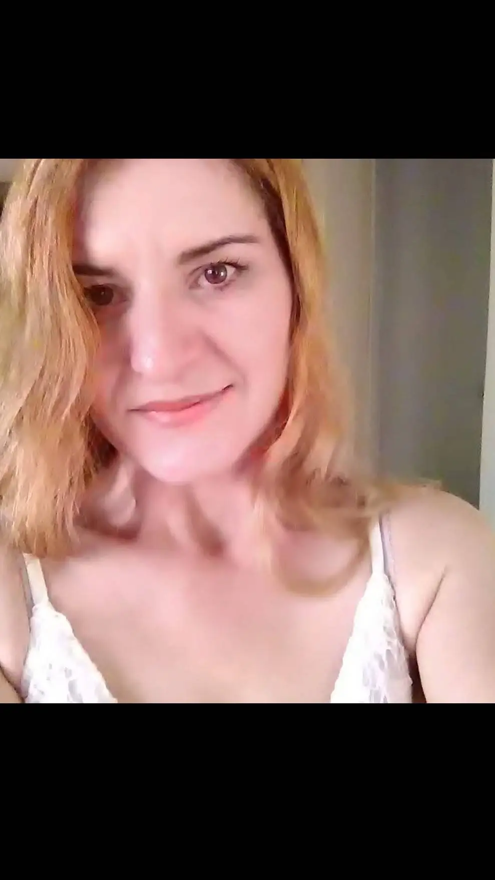 ai character: Ζωή  background