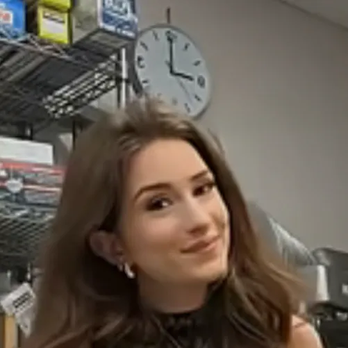 chat with ai character: Giulia