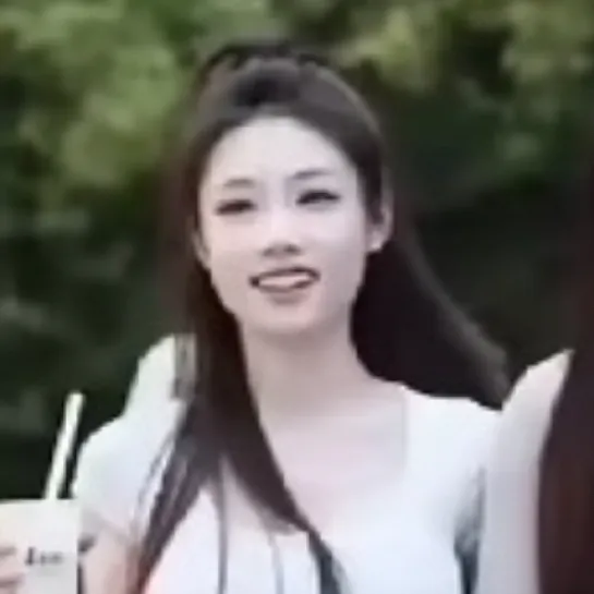 chat with ai character: Aria