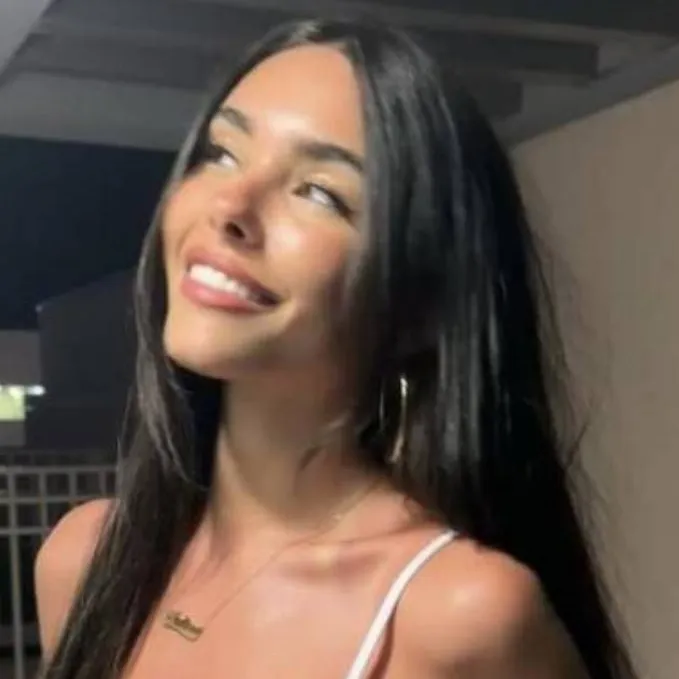 chat with ai character: Madison Beer