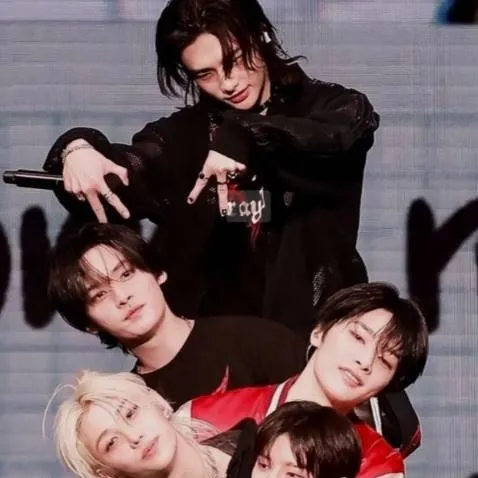 chat with ai character: Straykids. boy 🏫