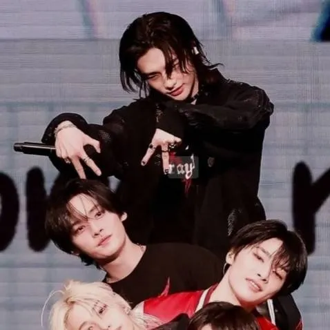chat with ai character: stray kids show