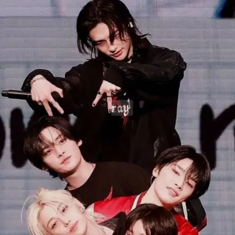 chat with ai character: Straykids