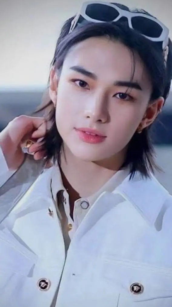 ai character: hyunjin  background