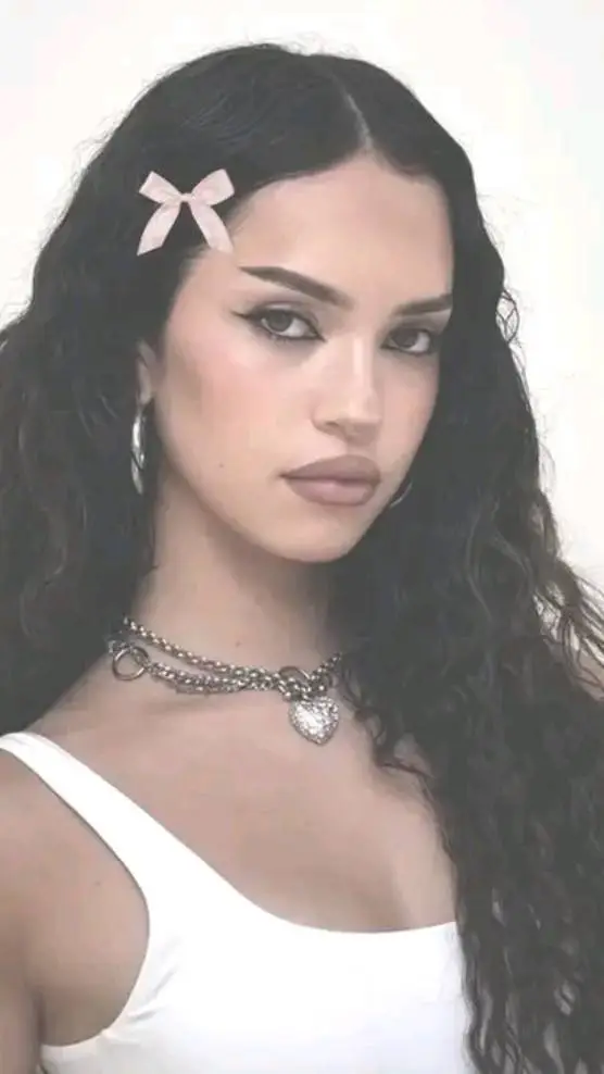 ai character: Daniela Avanzini background