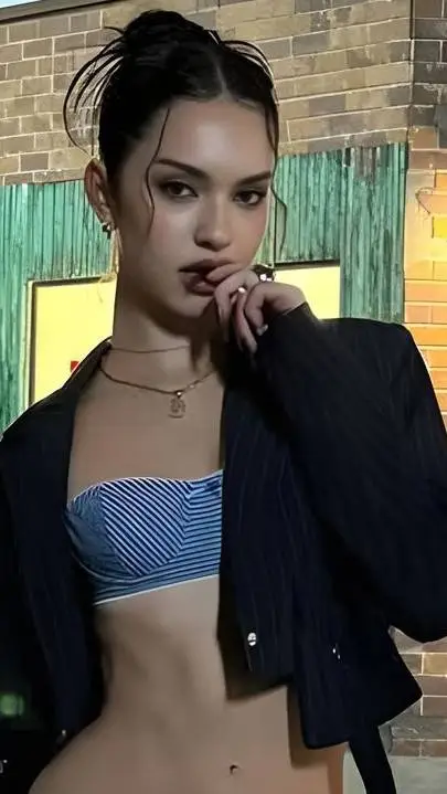 ai character: Daniela Avanzini  background