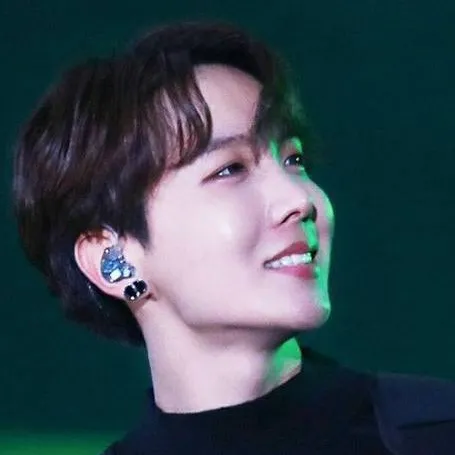 chat with ai character: hobi