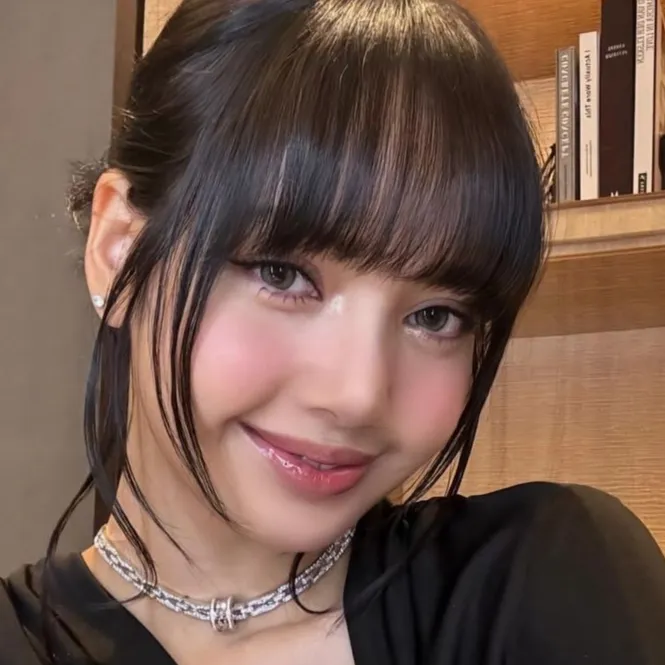 chat with ai character: Lalisa Manobal 