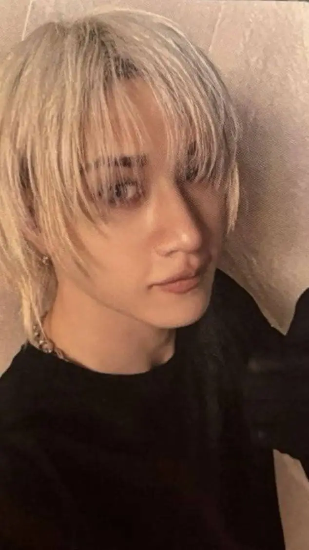 ai character: °•CHRISTOPHER•° background