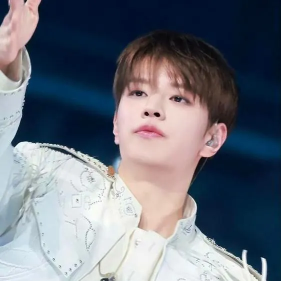 chat with ai character: ♡𝓚𝓲𝓶 𝓢𝓮𝓾𝓷𝓰𝓶𝓲𝓷♡