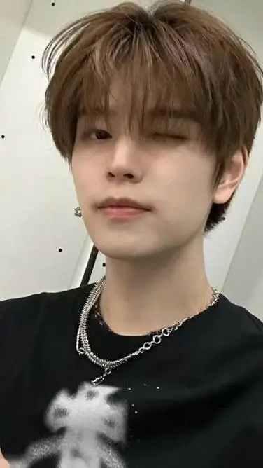 ai character: Seungminnie background