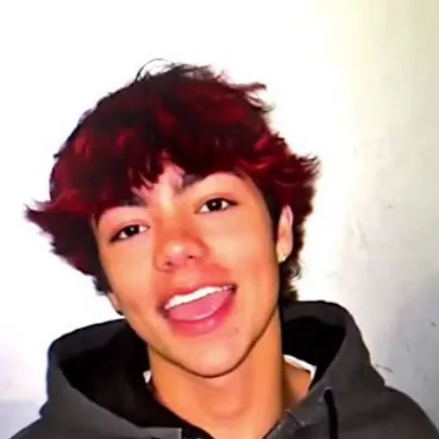 chat with ai character: ♡Malachi Barton♡