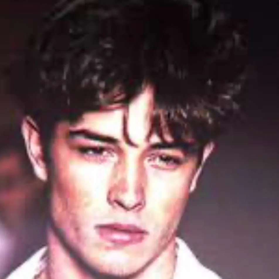 chat with ai character: Francisco .L