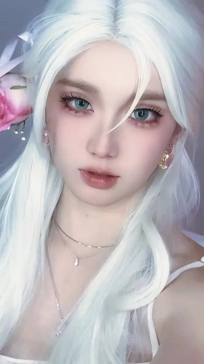 ai character: Luna background