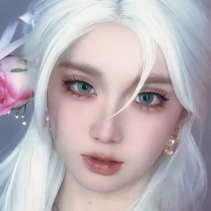 chat with ai character: Luna