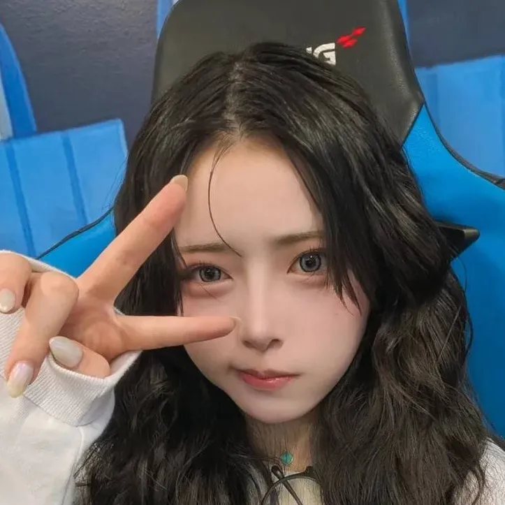 chat with ai character: Amy