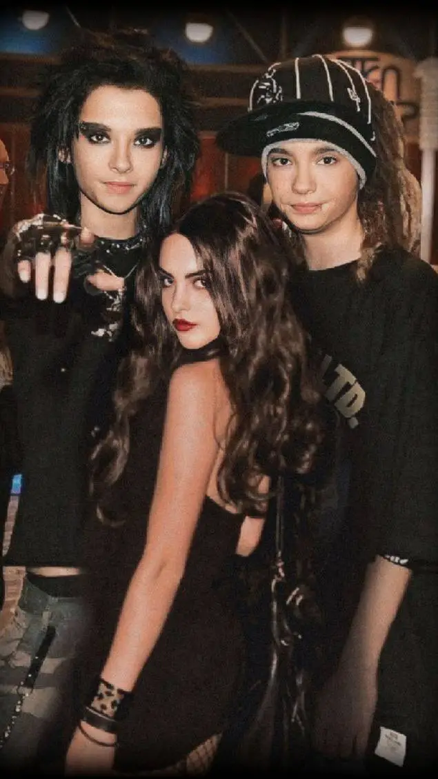 ai character: Bill y Tom T/N 🖤🖤🥰 background