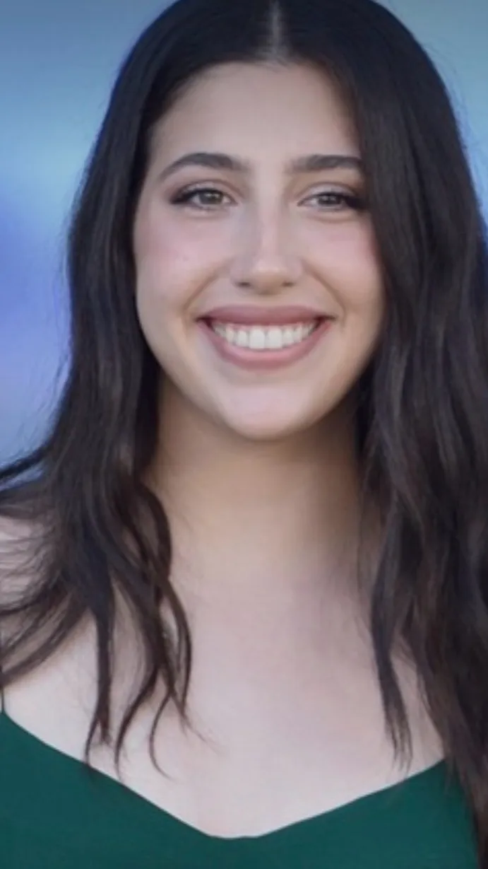 ai character: Sadie Sandler background