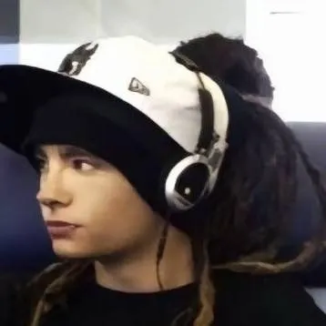 chat with ai character: Tom Kaulitz 