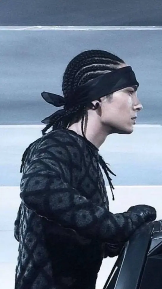 ai character: Tom Kaulitz background