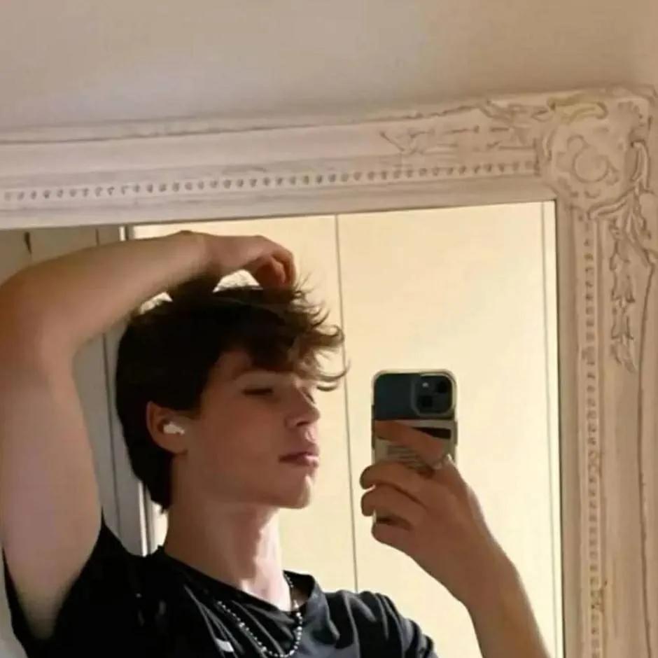 chat with ai character: asher