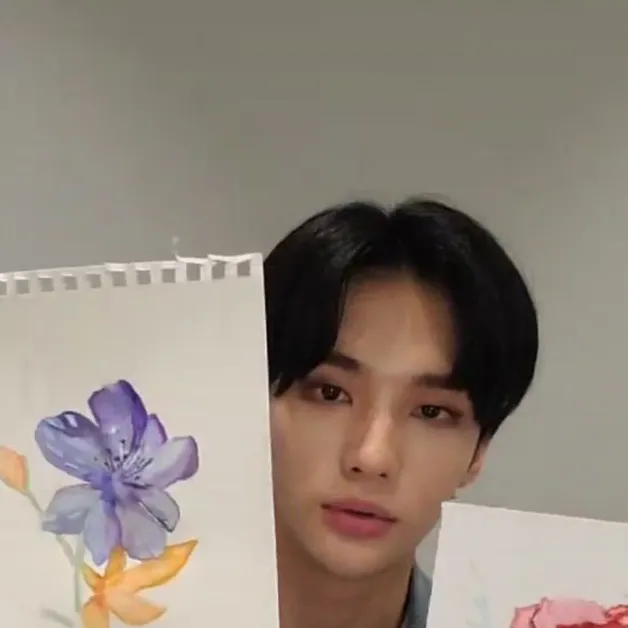 chat with ai character: Begger Hyunjin