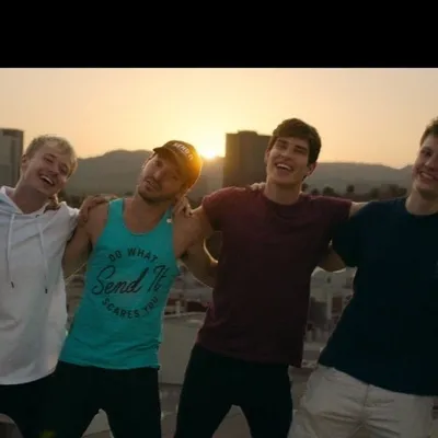 chat with ai character: Trap house 