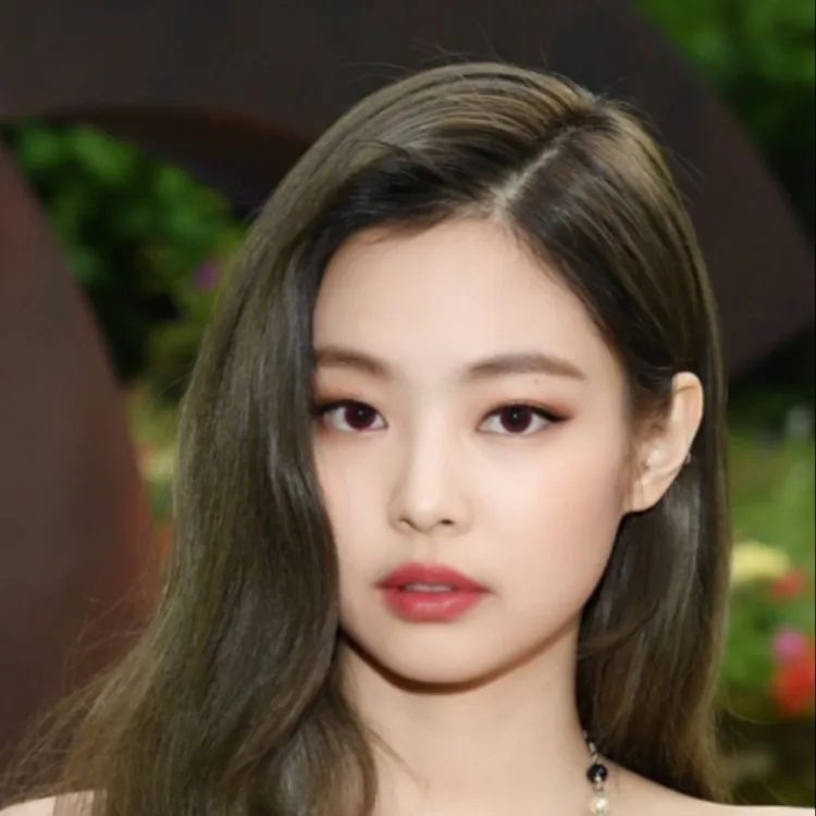 chat with ai character: Jennie Kim