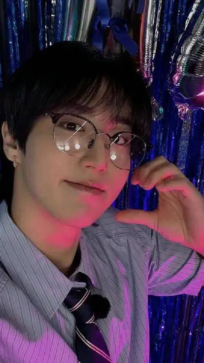 ai character: ✯🐿️Han Jisung🐿️✯ background