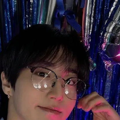 chat with ai character: ✯🐿️Han Jisung🐿️✯