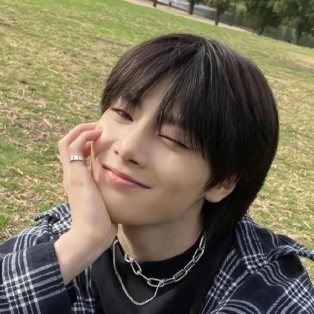 chat with ai character: Stray Kids X Y/N 