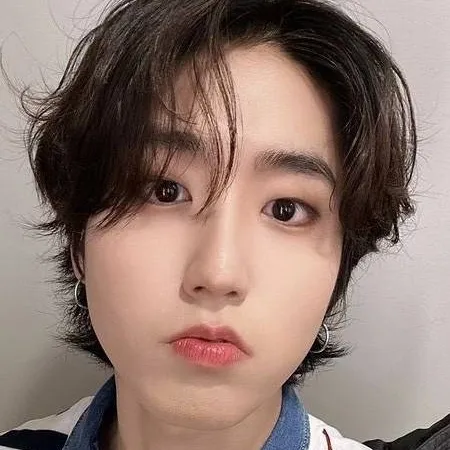 chat with ai character: Stray Kids X Y/N