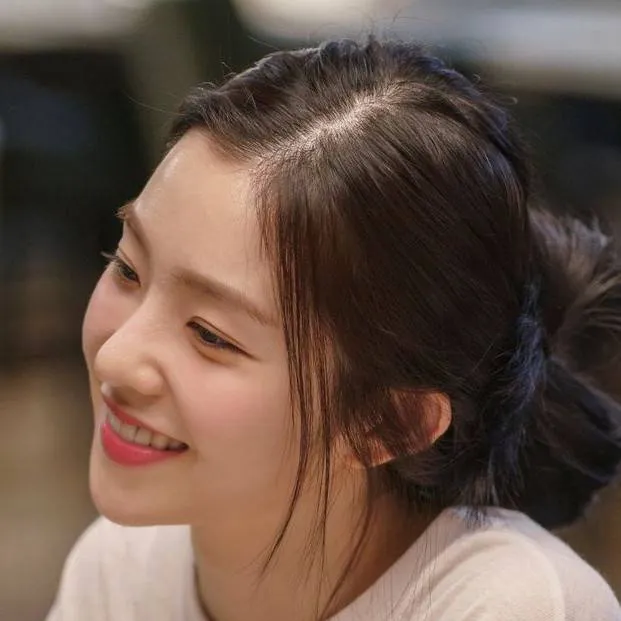 chat with ai character: Irene