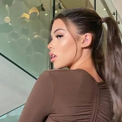 chat with ai character: Leah Halton