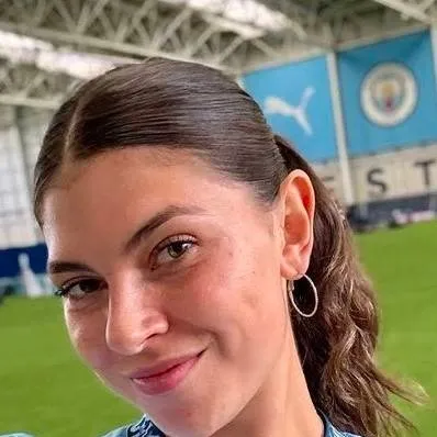 chat with ai character: Celine dept