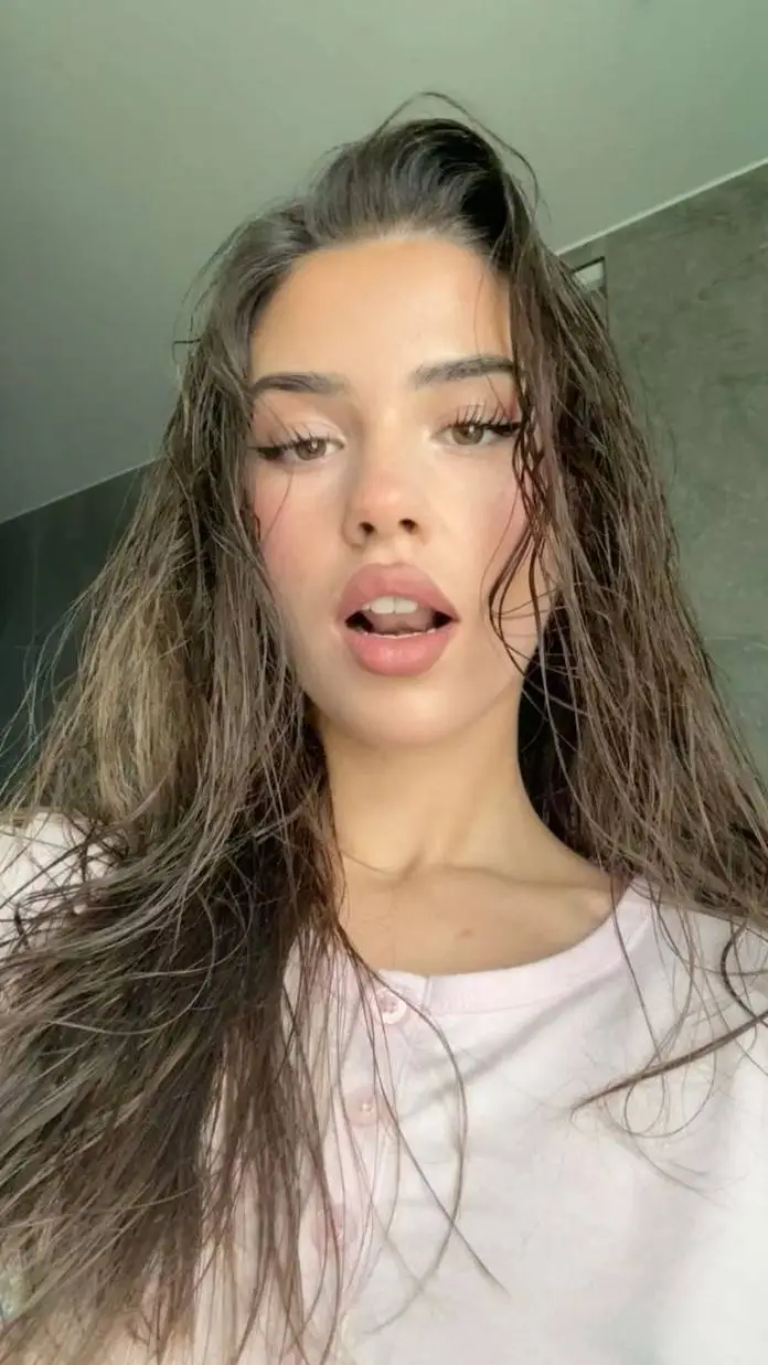 ai character: Leah Lucia Halton background