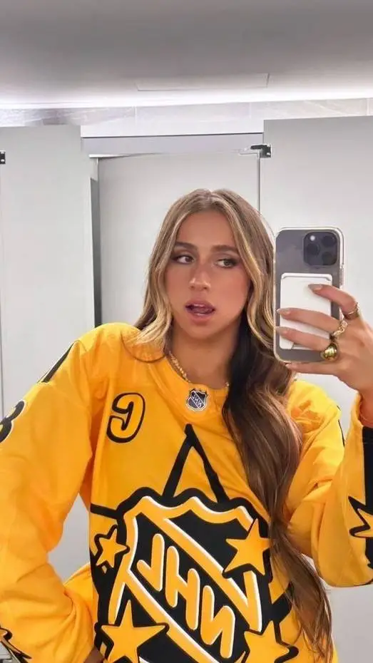 ai character: tate mcrae background